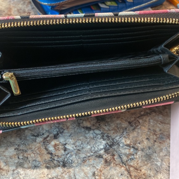 Steve Madden Floral Wallet - Picture 3 of 4